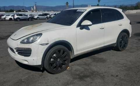 Белый Порше Каен, объемом двигателя 4.8 л и пробегом 195 тыс. км за 6855 $, фото 1 на Automoto.ua