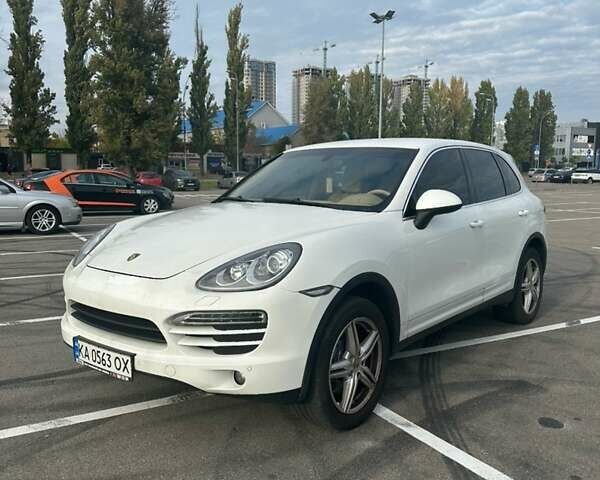 Порше Каен 2013 в Киеве на Automoto.ua Белый Порше Каен, объемом двигателя 3.6 л и пробегом 159 тыс. км за 19900 $, фото 1 на Automoto.ua