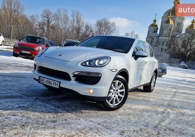 Белый Порше Каен, объемом двигателя 4.8 л и пробегом 132 тыс. км за 27800 $, фото 1 на Automoto.ua