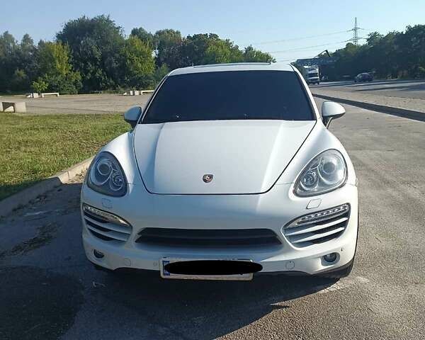 Белый Порше Каен, объемом двигателя 3 л и пробегом 180 тыс. км за 28000 $, фото 1 на Automoto.ua