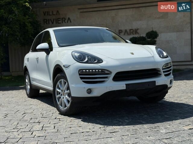 Білий Порше Cayenne, об'ємом двигуна 3 л та пробігом 215 тис. км за 21500 $, фото 1 на Automoto.ua