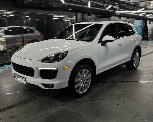 Белый Порше Каен, объемом двигателя 3.6 л и пробегом 130 тыс. км за 27500 $, фото 1 на Automoto.ua