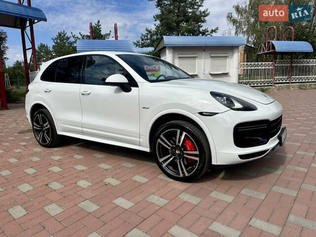 Білий Порше Cayenne, об'ємом двигуна 3 л та пробігом 199 тис. км за 27500 $, фото 1 на Automoto.ua