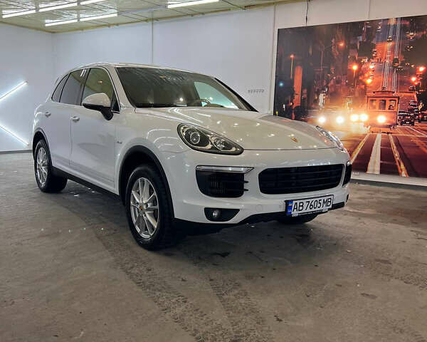 Белый Порше Каен, объемом двигателя 2.97 л и пробегом 167 тыс. км за 33499 $, фото 1 на Automoto.ua