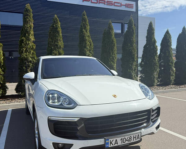 Білий Порше Cayenne, об'ємом двигуна 3 л та пробігом 40 тис. км за 49800 $, фото 1 на Automoto.ua