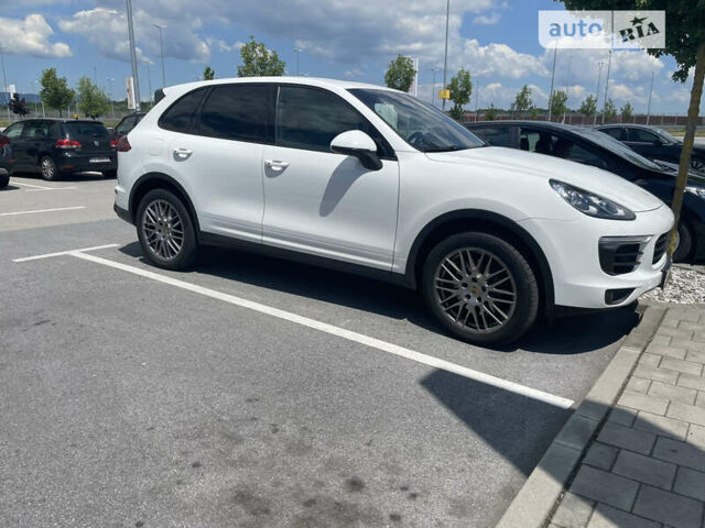 Белый Порше Каен, объемом двигателя 2.97 л и пробегом 139 тыс. км за 33500 $, фото 1 на Automoto.ua
