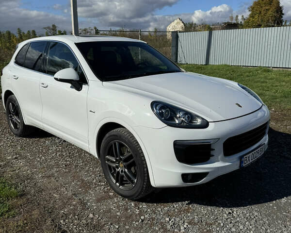 Білий Порше Cayenne, об'ємом двигуна 2.99 л та пробігом 151 тис. км за 31500 $, фото 1 на Automoto.ua