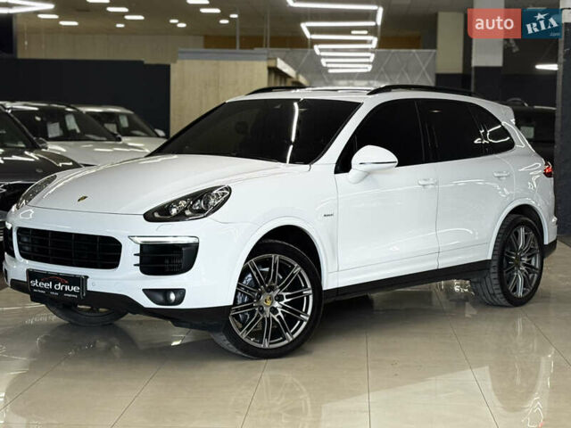 Білий Порше Cayenne, об'ємом двигуна 2.97 л та пробігом 123 тис. км за 43999 $, фото 1 на Automoto.ua