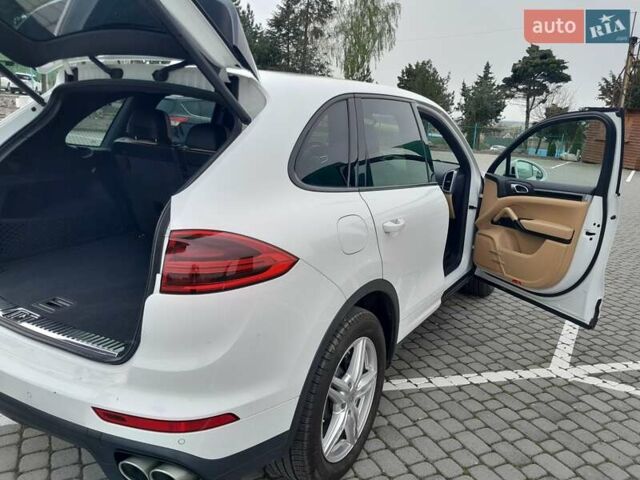 Белый Порше Каен, объемом двигателя 3.6 л и пробегом 150 тыс. км за 30000 $, фото 1 на Automoto.ua