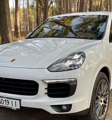 Білий Порше Cayenne, об'ємом двигуна 3.6 л та пробігом 76 тис. км за 53900 $, фото 1 на Automoto.ua