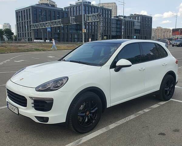 Белый Порше Каен, объемом двигателя 3.6 л и пробегом 139 тыс. км за 26900 $, фото 1 на Automoto.ua