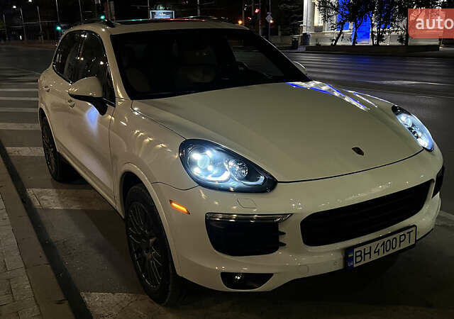 Белый Порше Каен, объемом двигателя 3.6 л и пробегом 126 тыс. км за 31500 $, фото 1 на Automoto.ua