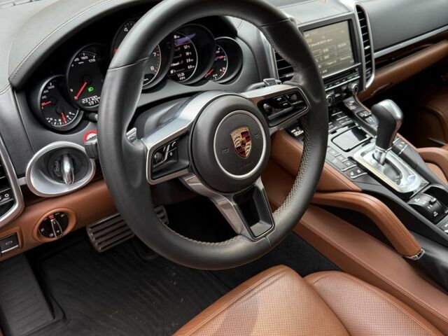 Білий Порше Cayenne, об'ємом двигуна 3 л та пробігом 200 тис. км за 25500 $, фото 1 на Automoto.ua