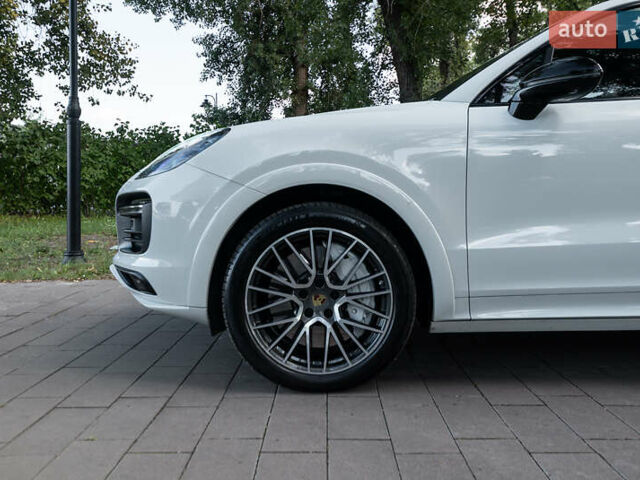 Белый Порше Каен, объемом двигателя 4 л и пробегом 36 тыс. км за 105000 $, фото 1 на Automoto.ua