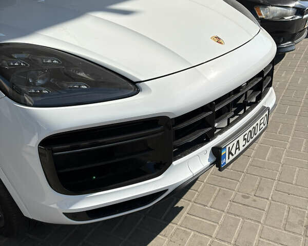 Білий Порше Cayenne, об'ємом двигуна 4 л та пробігом 51 тис. км за 1993 $, фото 1 на Automoto.ua