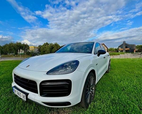Білий Порше Cayenne, об'ємом двигуна 3 л та пробігом 129 тис. км за 84000 $, фото 1 на Automoto.ua