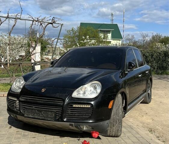 Чорний Порше Cayenne, об'ємом двигуна 0.45 л та пробігом 250 тис. км за 3800 $, фото 1 на Automoto.ua