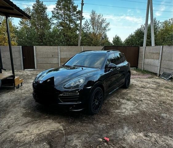 Порше Cayenne 2012 у Києві на Automoto.ua Чорний Порше Cayenne, об'ємом двигуна 4.8 л та пробігом 196 тис. км за 15000 $, фото 1 на Automoto.ua