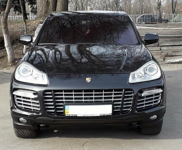 Чорний Порше Cayenne, об'ємом двигуна 4.8 л та пробігом 105 тис. км за 20000 $, фото 1 на Automoto.ua