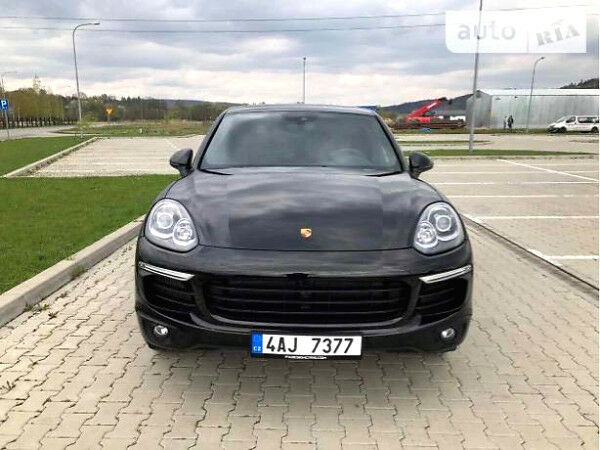 Чорний Порше Cayenne, об'ємом двигуна 3 л та пробігом 89 тис. км за 62614 $, фото 1 на Automoto.ua