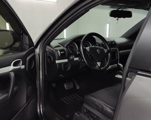 Сірий Порше Cayenne, об'ємом двигуна 4.8 л та пробігом 137 тис. км за 14000 $, фото 1 на Automoto.ua
