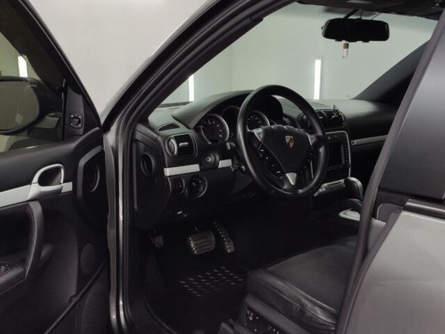 Сірий Порше Cayenne, об'ємом двигуна 4.8 л та пробігом 137 тис. км за 14000 $, фото 1 на Automoto.ua
