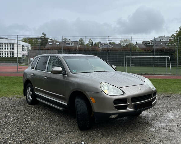 Сірий Порше Cayenne, об'ємом двигуна 4.5 л та пробігом 210 тис. км за 7500 $, фото 1 на Automoto.ua