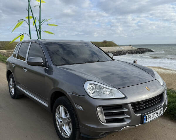 Сірий Порше Cayenne, об'ємом двигуна 4.8 л та пробігом 240 тис. км за 9300 $, фото 1 на Automoto.ua