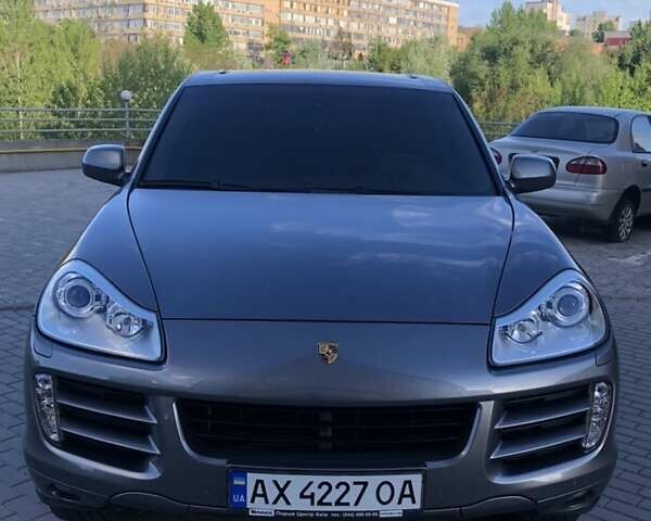 Серый Порше Каен, объемом двигателя 3.6 л и пробегом 210 тыс. км за 10000 $, фото 1 на Automoto.ua