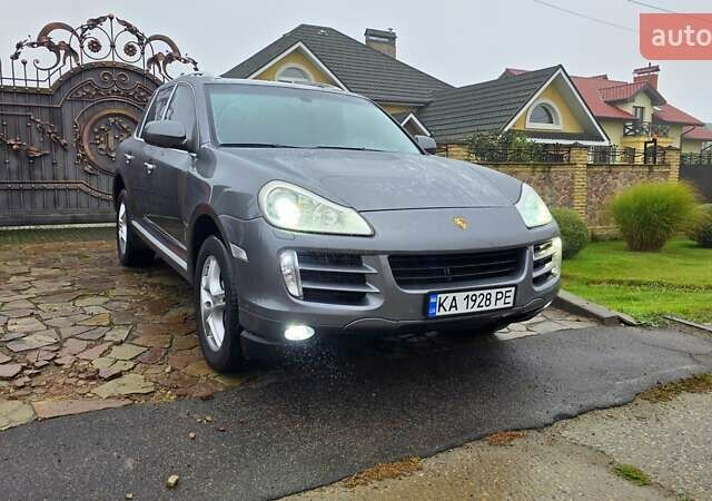 Сірий Порше Cayenne, об'ємом двигуна 4.8 л та пробігом 120 тис. км за 12000 $, фото 1 на Automoto.ua