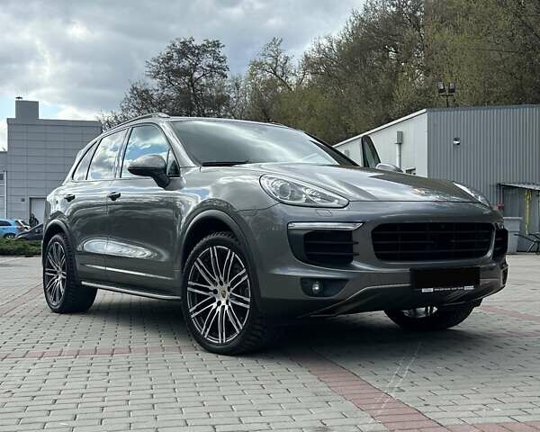 Сірий Порше Cayenne, об'ємом двигуна 2.97 л та пробігом 190 тис. км за 33700 $, фото 1 на Automoto.ua