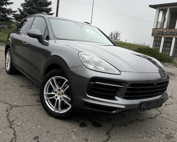 Серый Порше Каен, объемом двигателя 3 л и пробегом 60 тыс. км за 60500 $, фото 1 на Automoto.ua