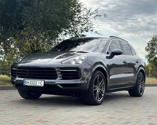 Серый Порше Каен, объемом двигателя 2.89 л и пробегом 70 тыс. км за 64000 $, фото 1 на Automoto.ua