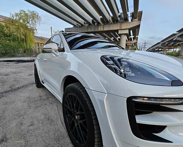 Белый Порше Масан, объемом двигателя 3 л и пробегом 70 тыс. км за 38000 $, фото 1 на Automoto.ua