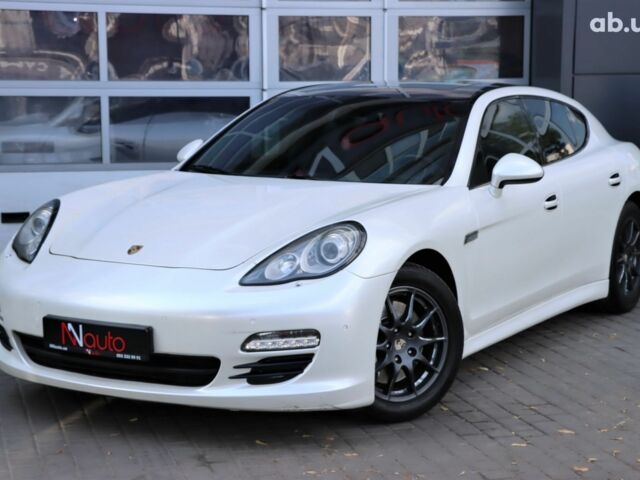 Белый Порше Панамера, объемом двигателя 4.8 л и пробегом 122 тыс. км за 18900 $, фото 1 на Automoto.ua