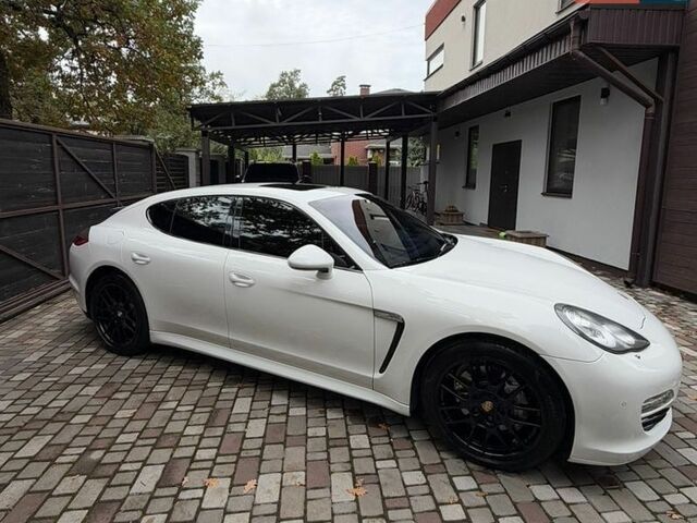 Білий Порше Panamera, об'ємом двигуна 4.81 л та пробігом 149 тис. км за 18500 $, фото 1 на Automoto.ua