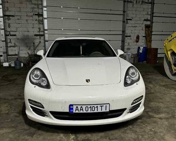 Белый Порше Панамера, объемом двигателя 4.81 л и пробегом 140 тыс. км за 22500 $, фото 1 на Automoto.ua
