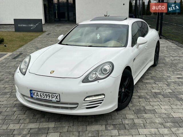Білий Порше Panamera, об'ємом двигуна 4.8 л та пробігом 180 тис. км за 16350 $, фото 1 на Automoto.ua