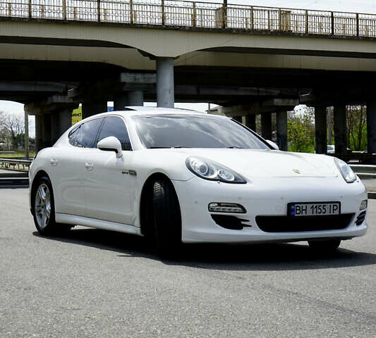 Білий Порше Panamera, об'ємом двигуна 3 л та пробігом 157 тис. км за 24999 $, фото 1 на Automoto.ua