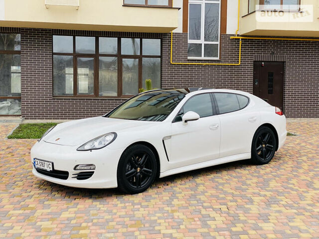 Білий Порше Panamera, об'ємом двигуна 3 л та пробігом 105 тис. км за 36000 $, фото 1 на Automoto.ua