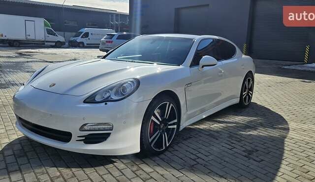 Білий Порше Panamera, об'ємом двигуна 2.97 л та пробігом 130 тис. км за 28000 $, фото 1 на Automoto.ua