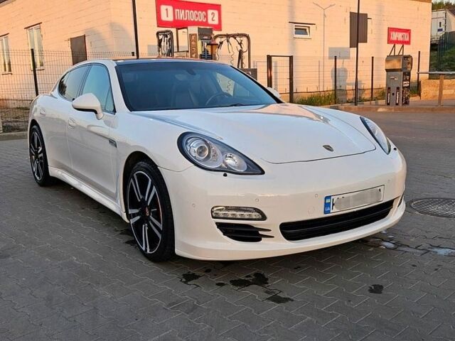 Білий Порше Panamera, об'ємом двигуна 2.97 л та пробігом 130 тис. км за 20999 $, фото 1 на Automoto.ua