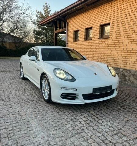 Белый Порше Панамера, объемом двигателя 3 л и пробегом 90 тыс. км за 37000 $, фото 1 на Automoto.ua