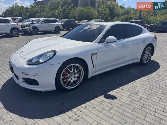 Белый Порше Панамера, объемом двигателя 3 л и пробегом 195 тыс. км за 21500 $, фото 1 на Automoto.ua