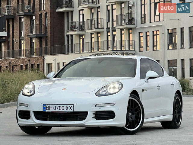 Білий Порше Panamera, об'ємом двигуна 3 л та пробігом 146 тис. км за 33700 $, фото 1 на Automoto.ua