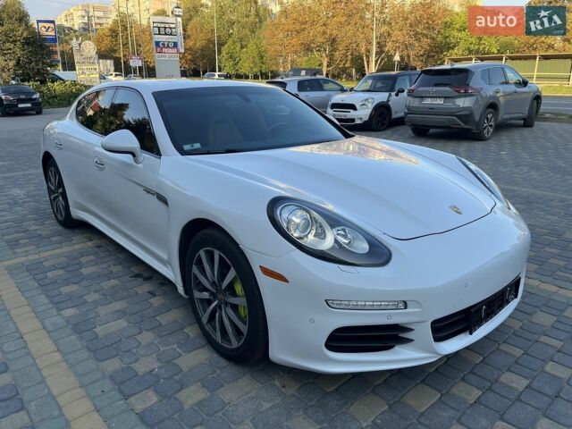Білий Порше Panamera, об'ємом двигуна 1.5 л та пробігом 120 тис. км за 23500 $, фото 1 на Automoto.ua