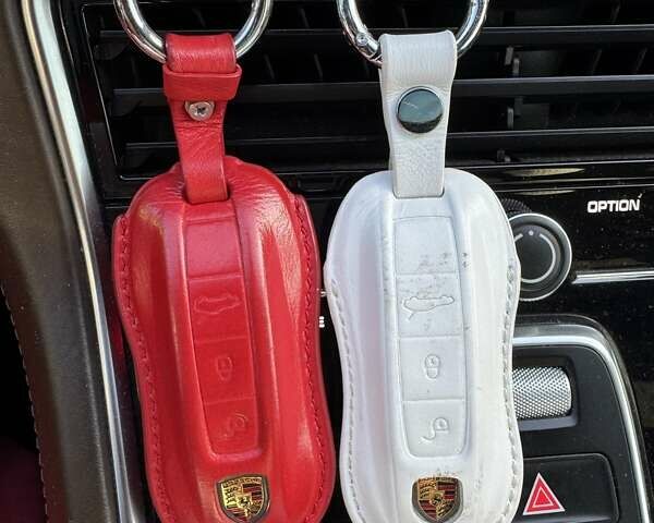 Белый Порше Панамера, объемом двигателя 2.89 л и пробегом 147 тыс. км за 65000 $, фото 1 на Automoto.ua