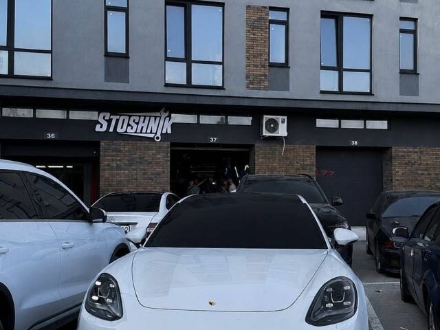 Білий Порше Panamera, об'ємом двигуна 3 л та пробігом 220 тис. км за 55000 $, фото 1 на Automoto.ua