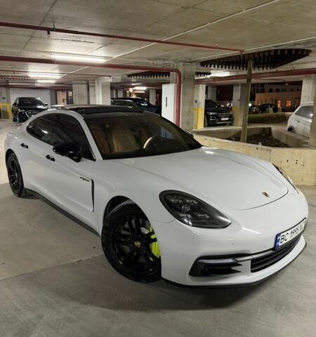 Белый Порше Панамера, объемом двигателя 2.89 л и пробегом 115 тыс. км за 62000 $, фото 1 на Automoto.ua