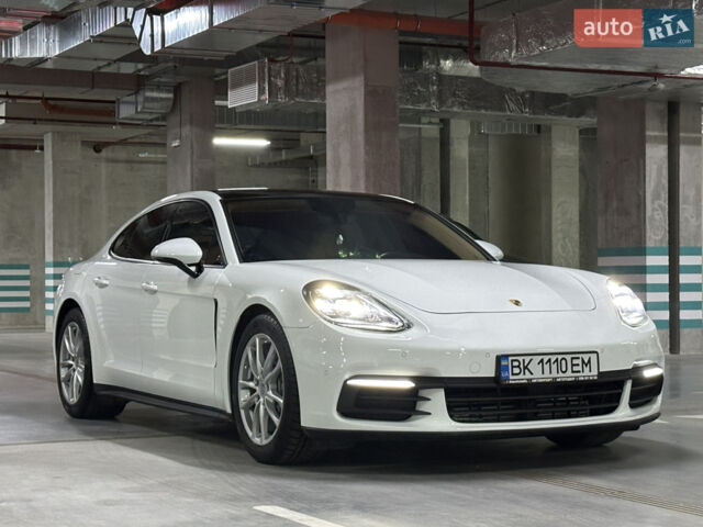 Білий Порше Panamera, об'ємом двигуна 3 л та пробігом 83 тис. км за 53000 $, фото 1 на Automoto.ua